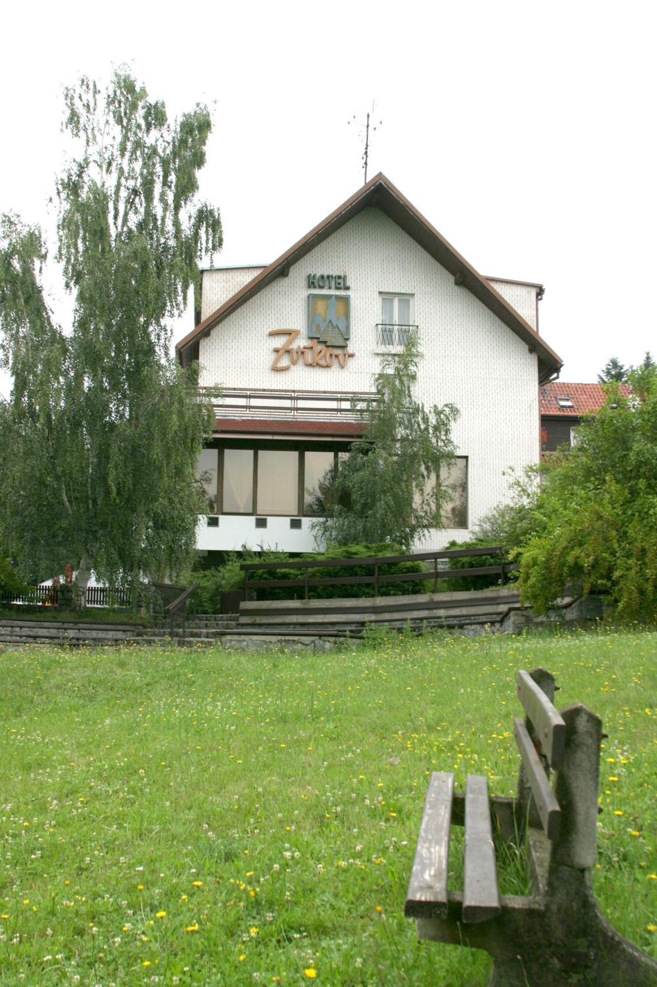 Zvikov 3*